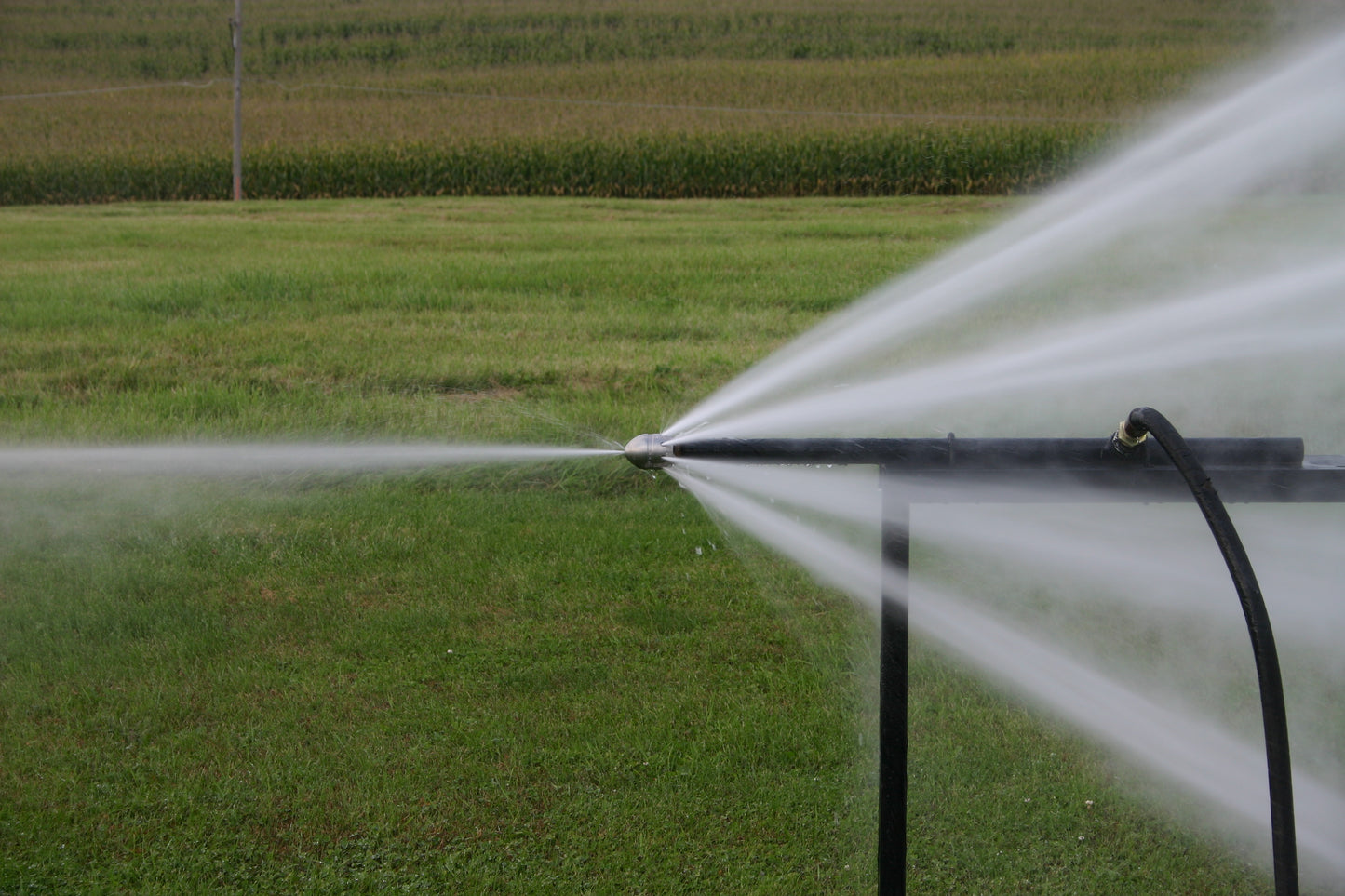 Kompakte Düse für die effiziente Reinigung von kleinen Rohren und Hausanschlüssen Vorschau.